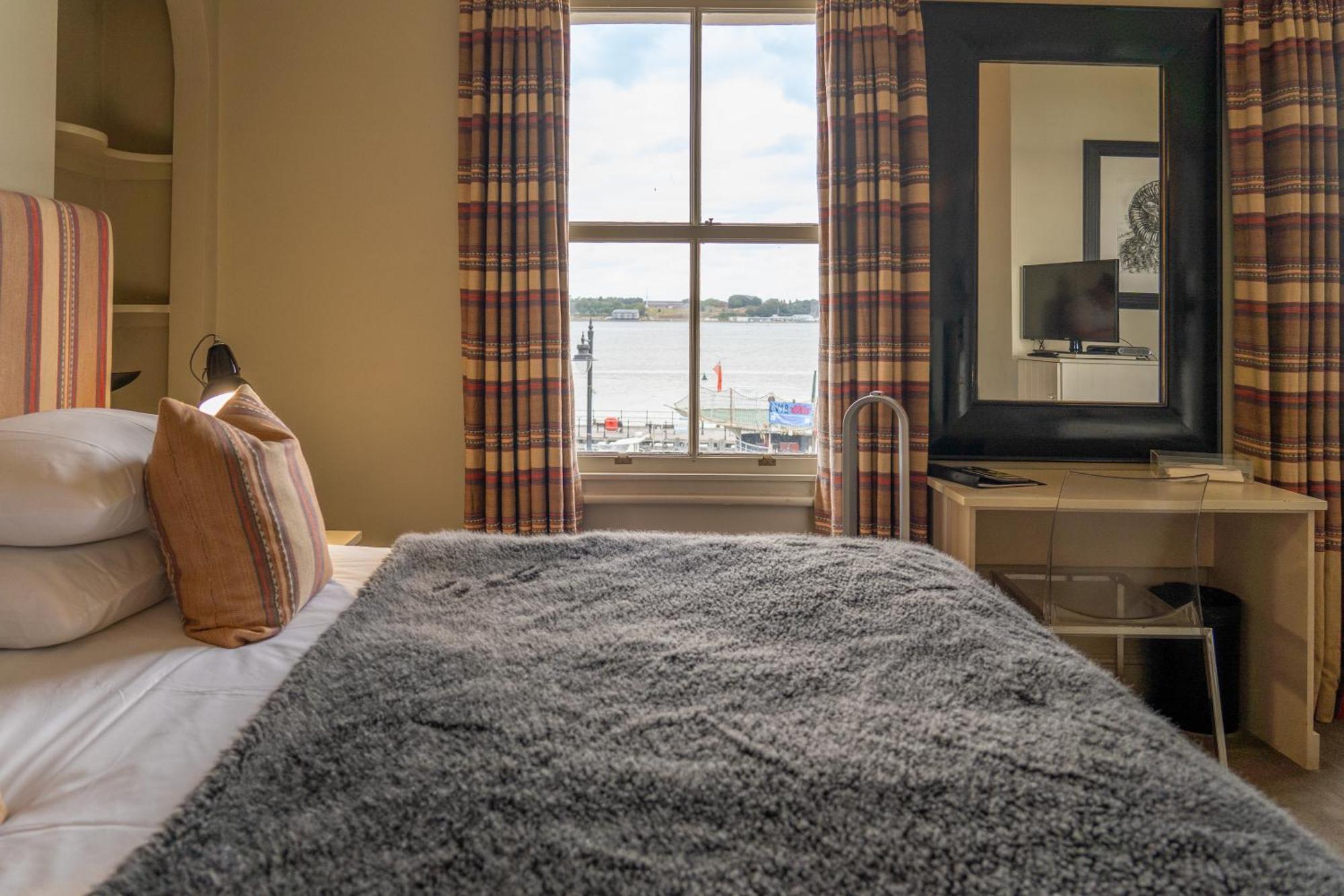 The Pier Hotel Harwich Exterior photo